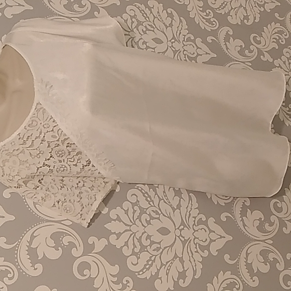 Suzy Shier, White with Lace and Cut-Out - Picture 4 of 6